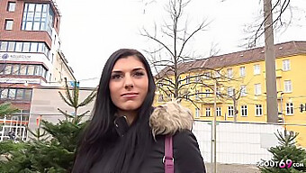 Najstnica (18+) Dobi Svojo Muco Raztegnjeno In Napolnjeno S Spermo V Tem Vročem Videu