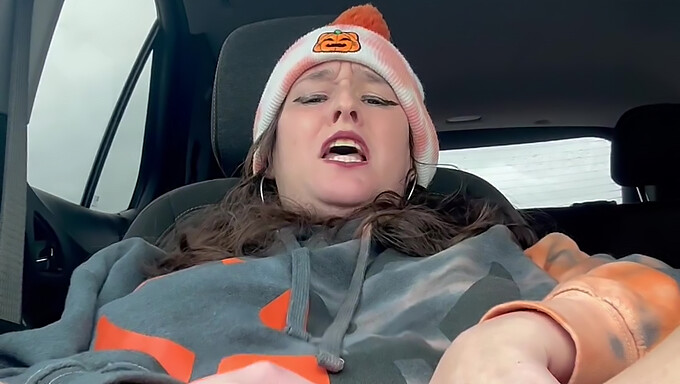 Milf With Big Tits Reaches Orgasm While Riding In Car