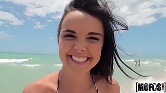 Dillion Harper, Una Adolescente (18+), Muestra Su Bikini Y Se Involucra En Sexo Anal En Un Video En Solitario. ¡no Te Pierdas Esta Escena Caliente!