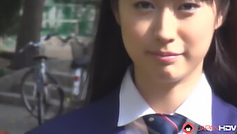 Tomomi Motozawa Dalam Pakaian Seragam Sekolah Mempunyai Payudara Yang Sempurna Dan Dia Basah.