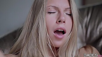 Kristal Boyd En Angelica'S Sensuele Poesje Spelen In Een Pornofilm