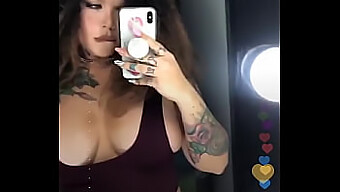 Jennifer Aboul La Rabbit Esegue Una Performance Live Su Instagram Con Un Twerk Dalle Grandi Tette