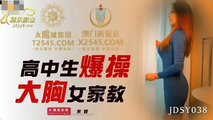 大自然的乳房宝贝在这个热辣的视频中被舔和操她的阴部