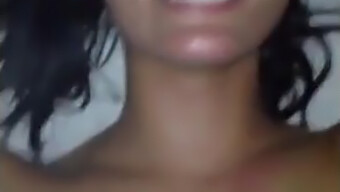 Morena Amateur Recibe Un Facial De Su Amante