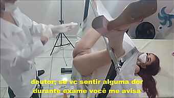 Examinarea Medicală Devine Intimă În Timp Ce Medicul Pătrunde În Vaginul Pacientului