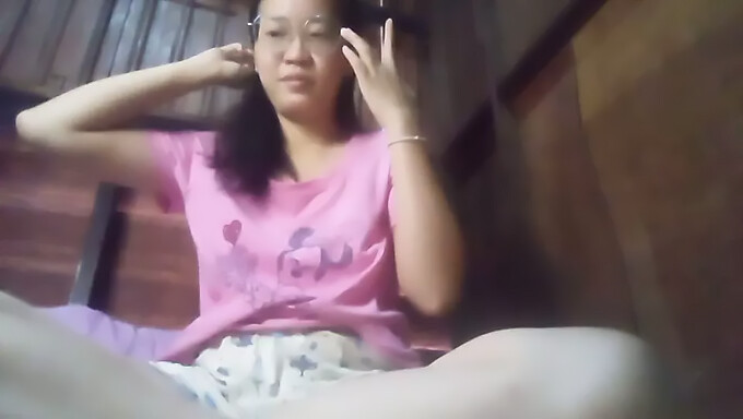 Gadis Asia Remaja (18+) Masturbasi Erotis Dalam Video Ini