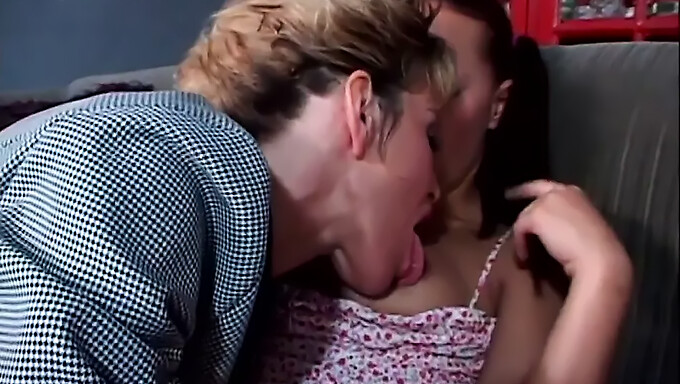 Abuela Recibe Su Llenado De Placer Oral En Hd