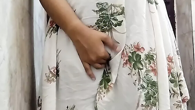 Desi Wife Gets Her Tight Asshole Stretched By Her Husband'S Fingers