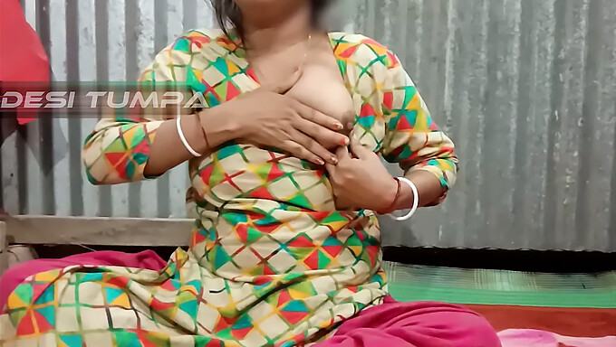 La Femme Mature Desi Avec De Gros Seins Et Une Chatte Serrée Devient Coquine Quand Son Mari Est Absent