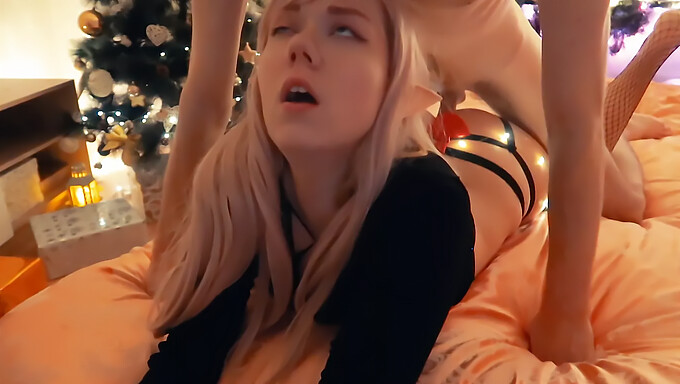 Softcore Teen Gets Her Ass Pounded In Xmas Video