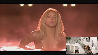 Shakira A ...